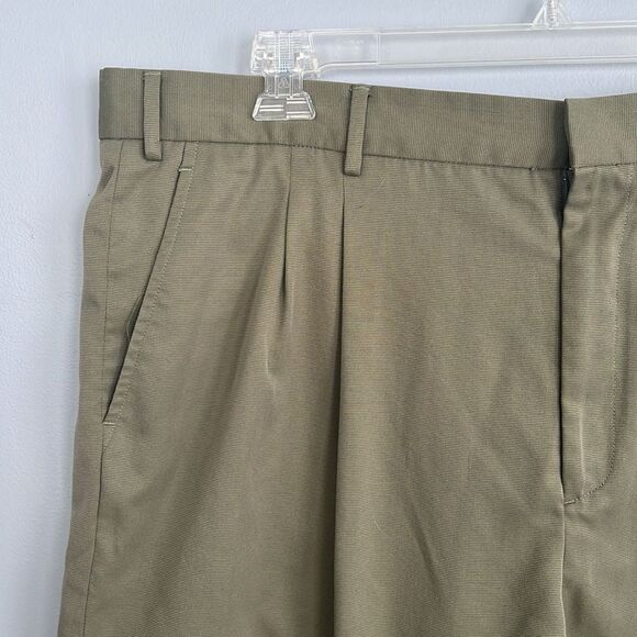 Greg Norman Men’s size 42 Golf Shorts neutral tan - Picture 2 of 11